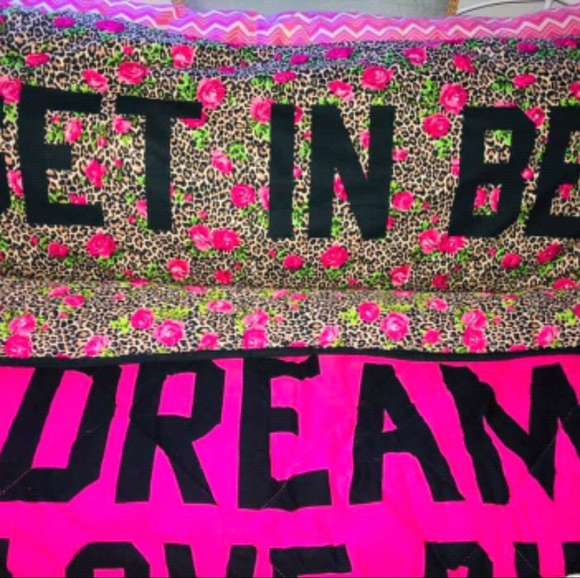 PINK Victoria's Secret Bedding Vs Pink Comforter Poshmark